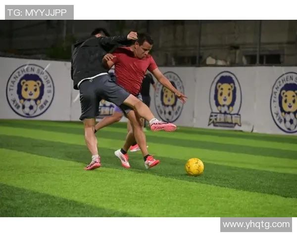 矮个子足球明星的时尚穿搭解析 打造个性与舒适并存的运动风格