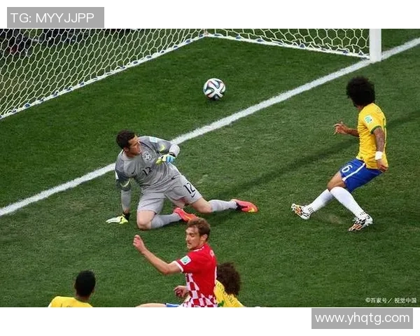 足球巨星互动揭秘 球场内外的精彩瞬间与幕后故事