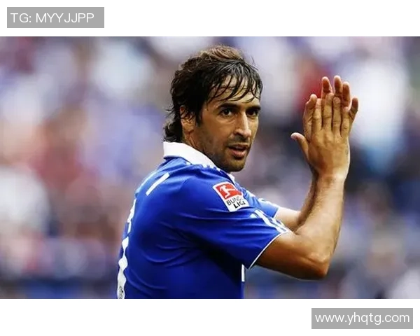 足球球星帅气壁纸精选展现运动魅力与个性风采的精彩瞬间