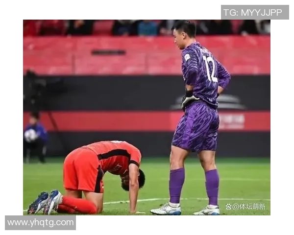 被足球网困住的球星名场面揭秘 究竟是哪位球员遭遇尴尬困境 被足球网困住的球星名场面揭秘 究竟是哪位球员遭遇尴尬困境